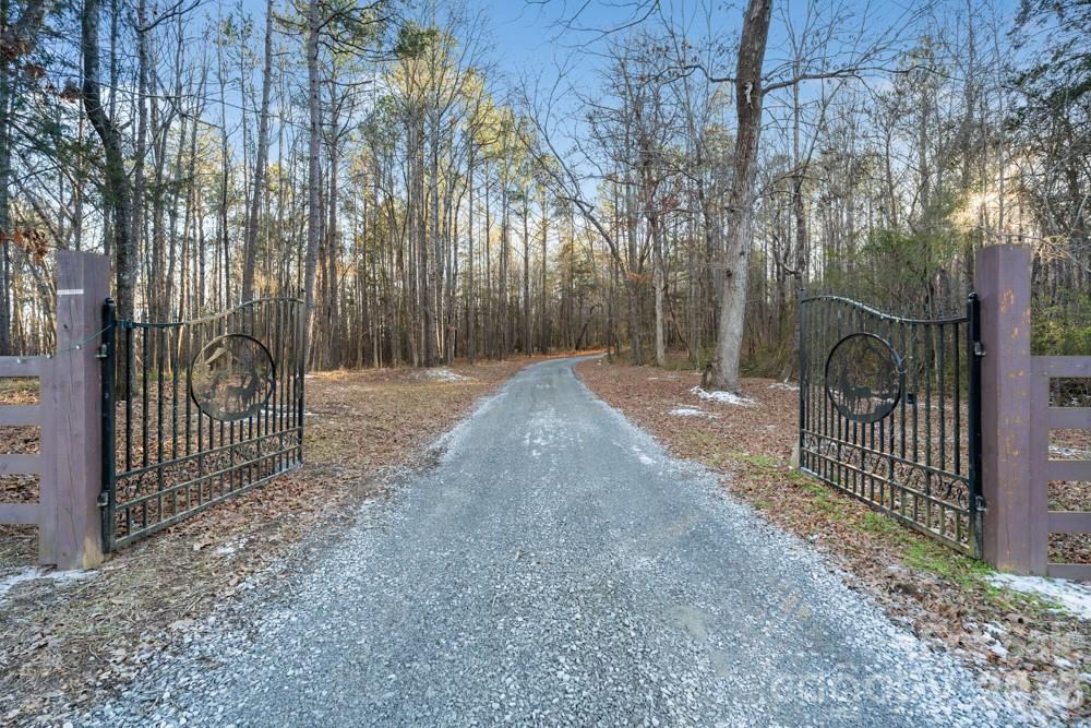 2370 Killian Road — Edgemoor
