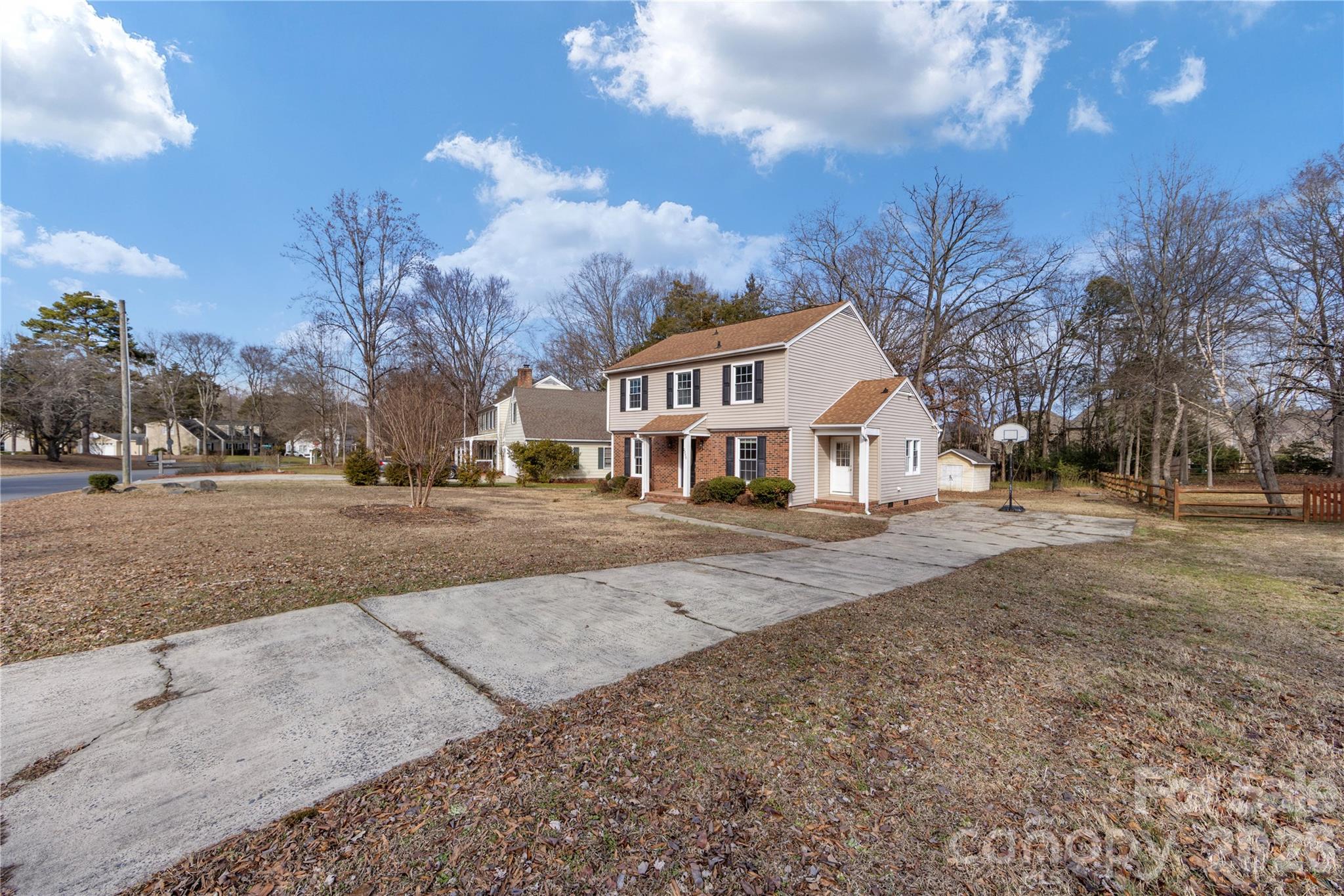 2240 Lawton Bluff Road — Charlotte