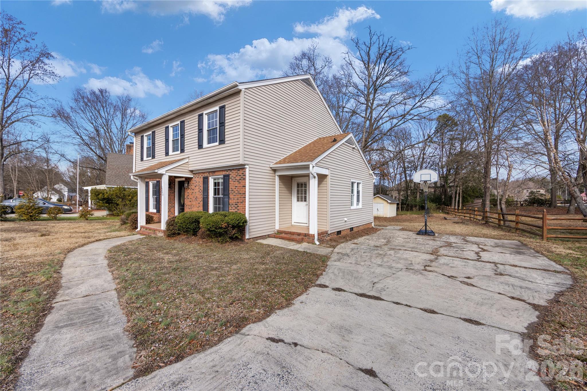 2240 Lawton Bluff Road — Charlotte
