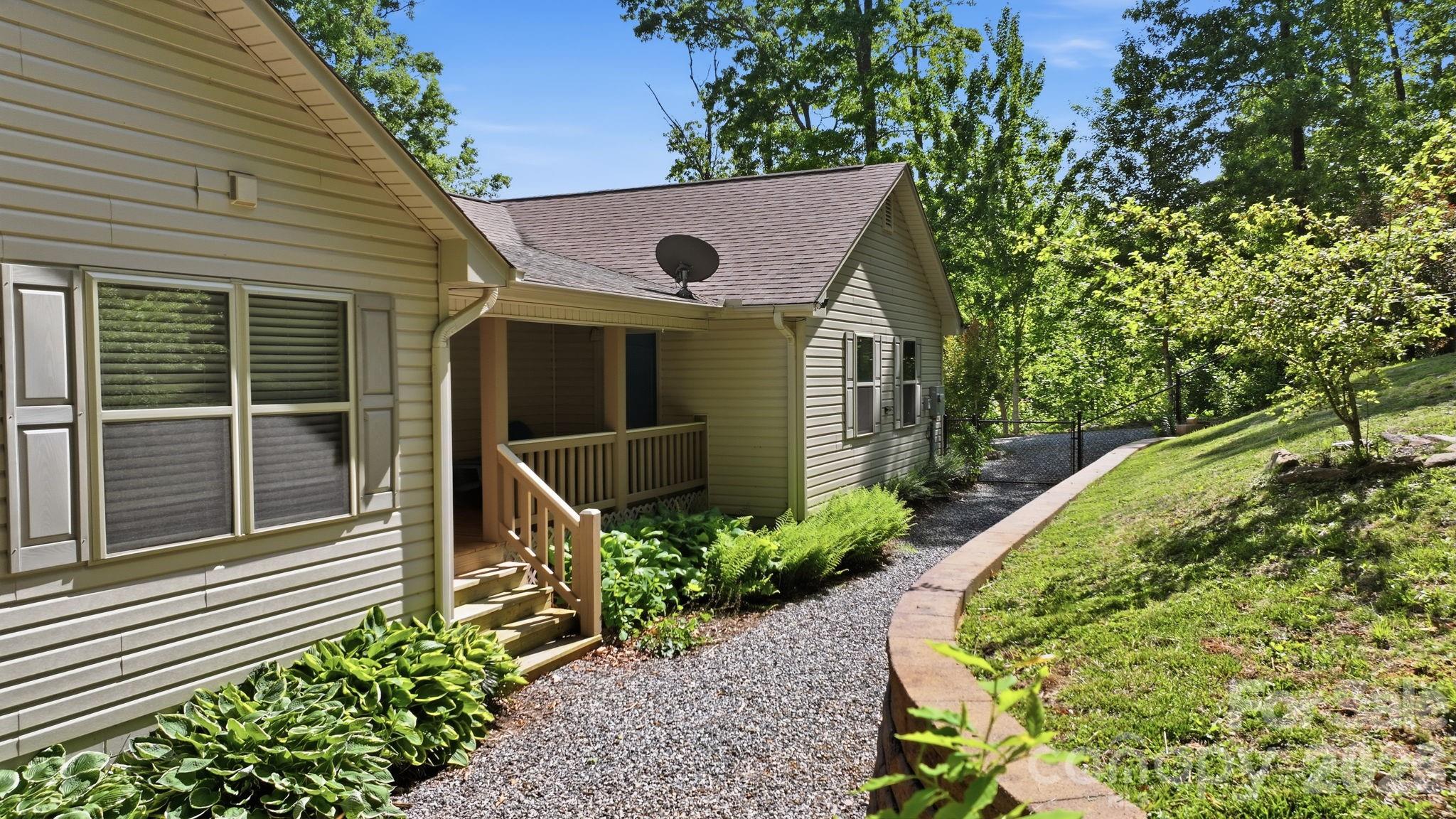 790 Moonlight Trail — Bryson City