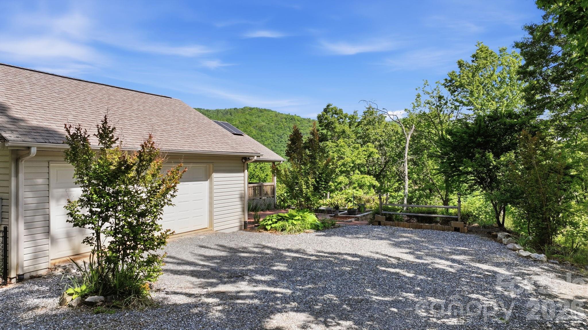 790 Moonlight Trail — Bryson City