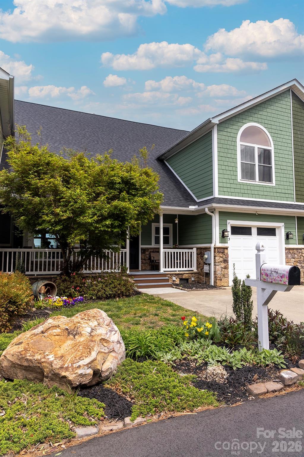 5 Gemini Heights — Weaverville