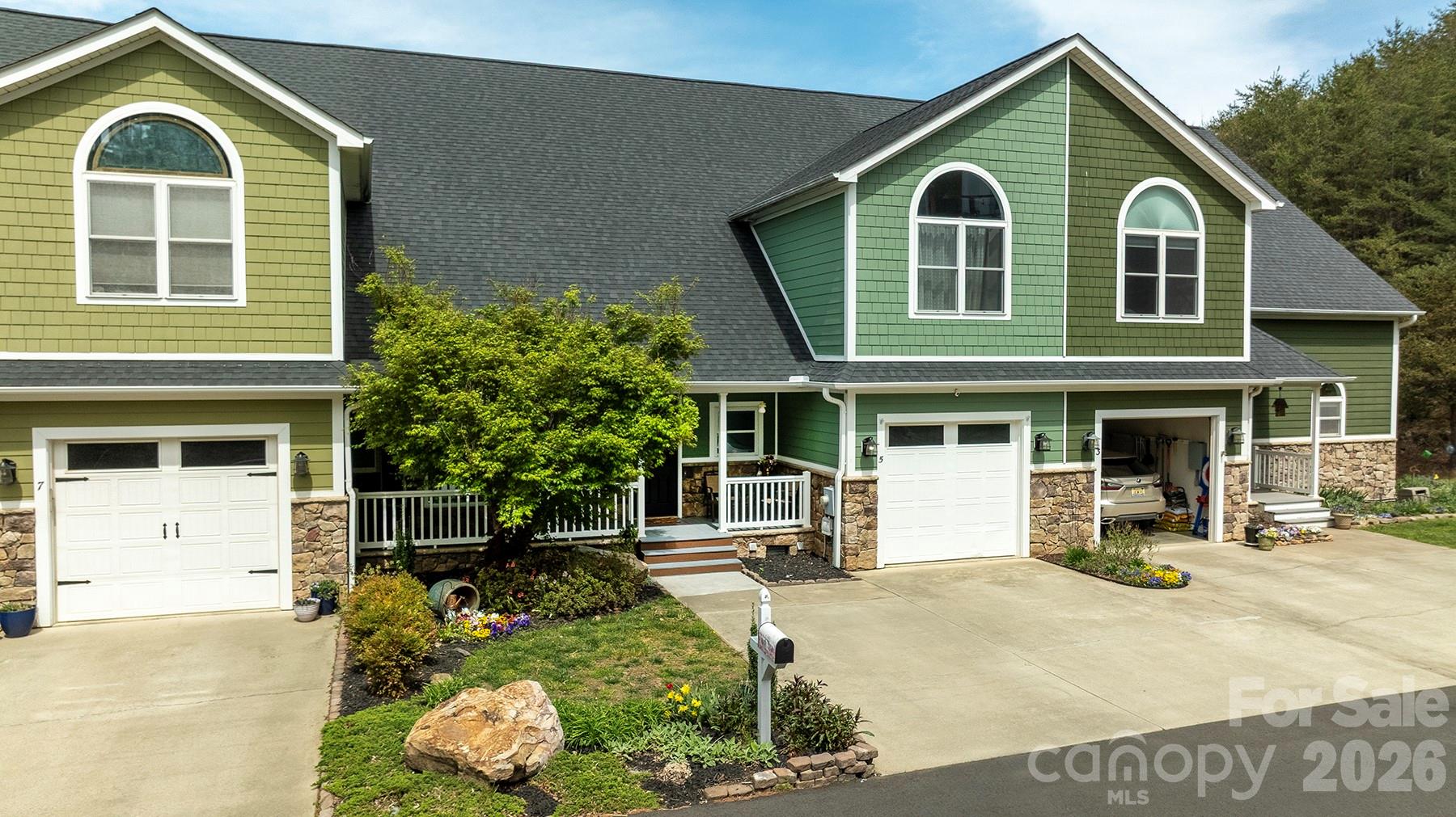 5 Gemini Heights — Weaverville
