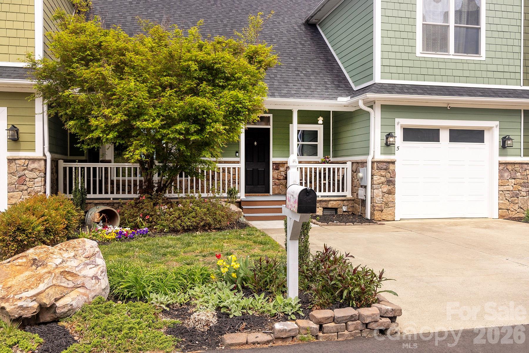 5 Gemini Heights — Weaverville