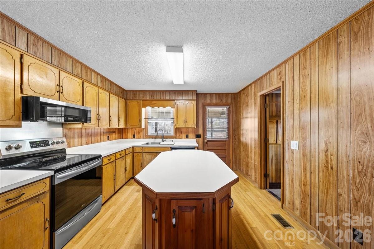372 Holly Hills Drive — Troy