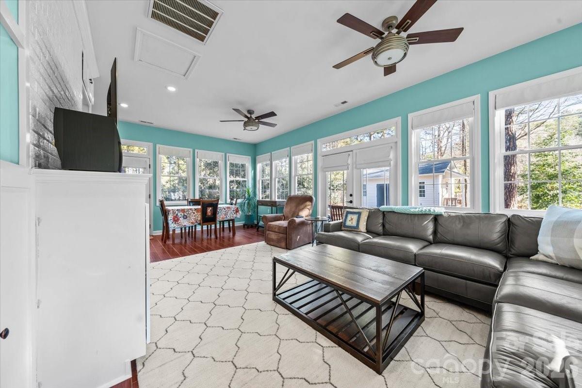 7980 Glasgow Drive — Laurinburg