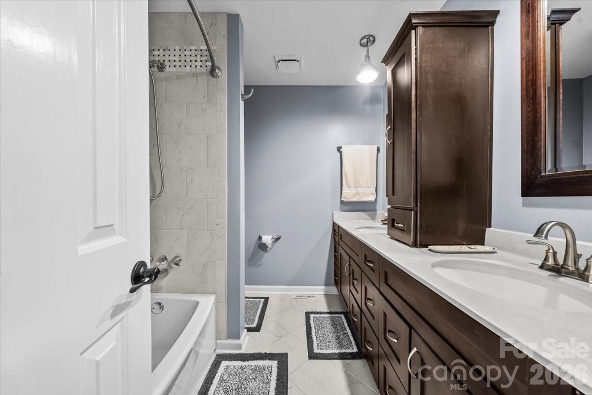 7980 Glasgow Drive — Laurinburg
