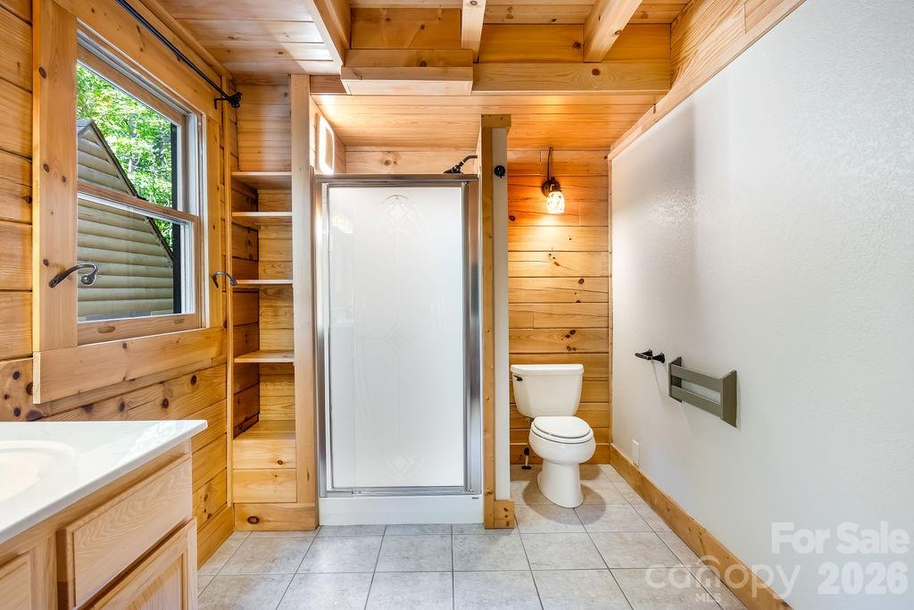 447 Hidden Lake Parkway — Nebo
