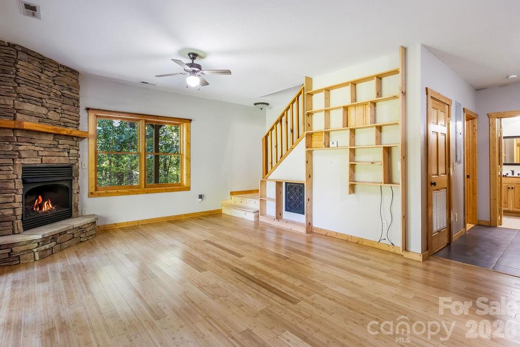 447 Hidden Lake Parkway — Nebo