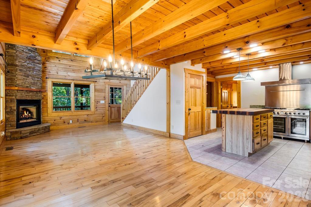 447 Hidden Lake Parkway — Nebo