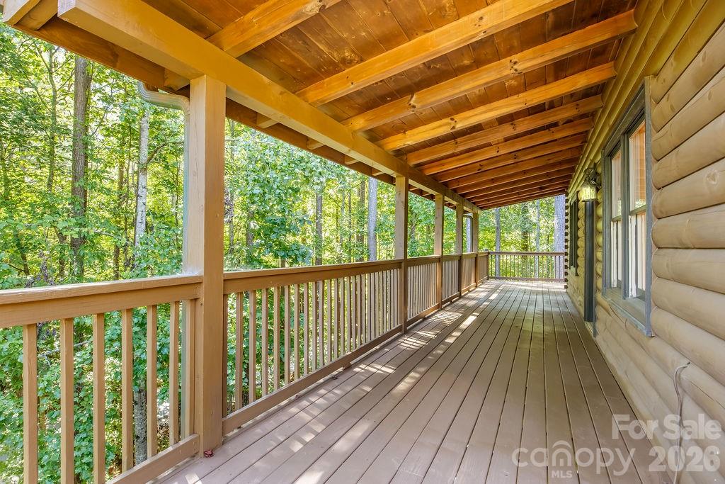 447 Hidden Lake Parkway — Nebo