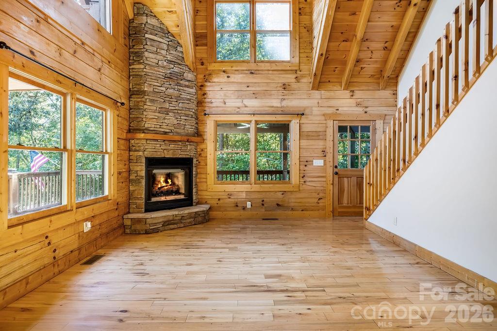 447 Hidden Lake Parkway — Nebo