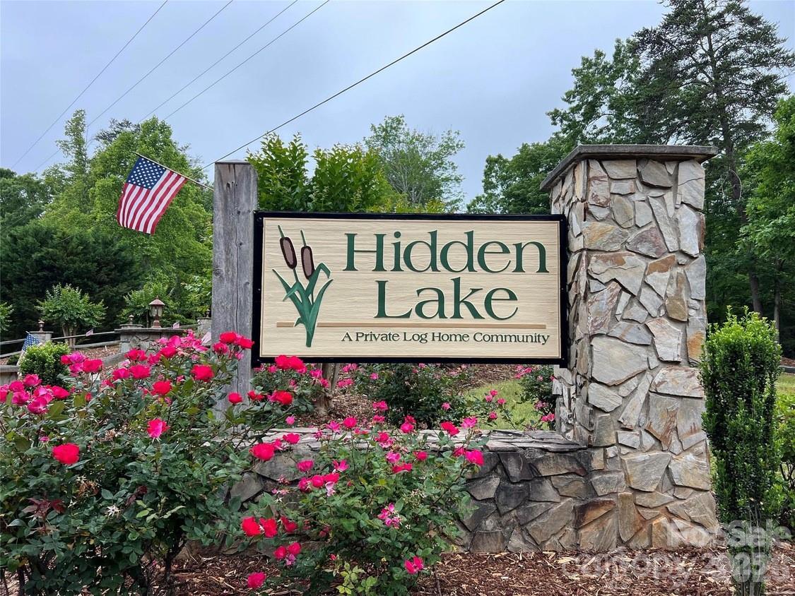 447 Hidden Lake Parkway — Nebo