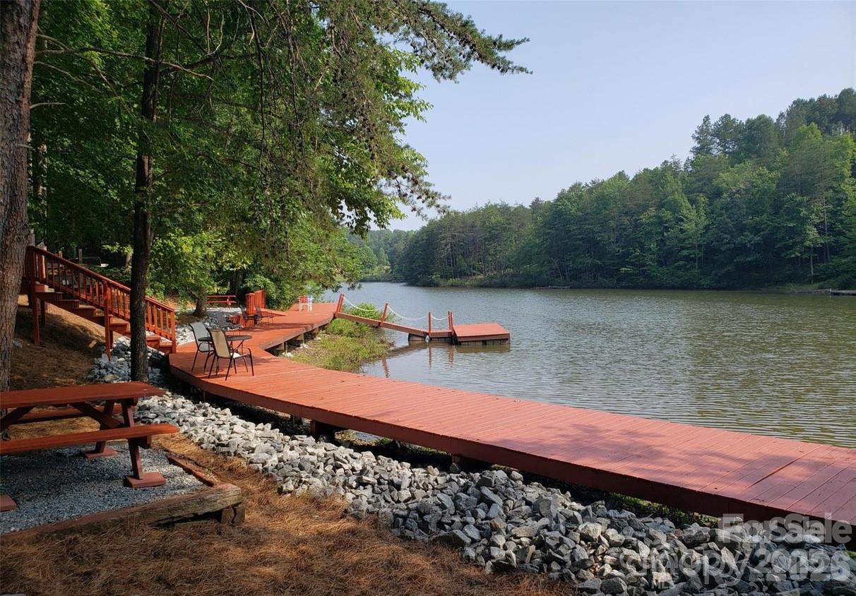 447 Hidden Lake Parkway — Nebo