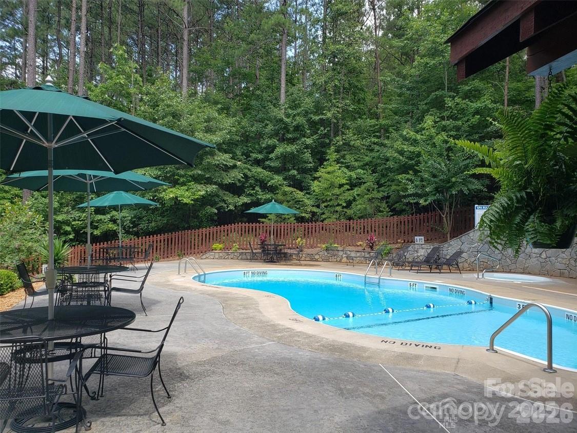 447 Hidden Lake Parkway — Nebo