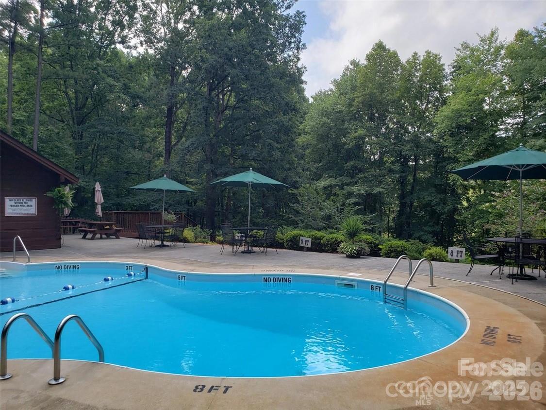447 Hidden Lake Parkway — Nebo