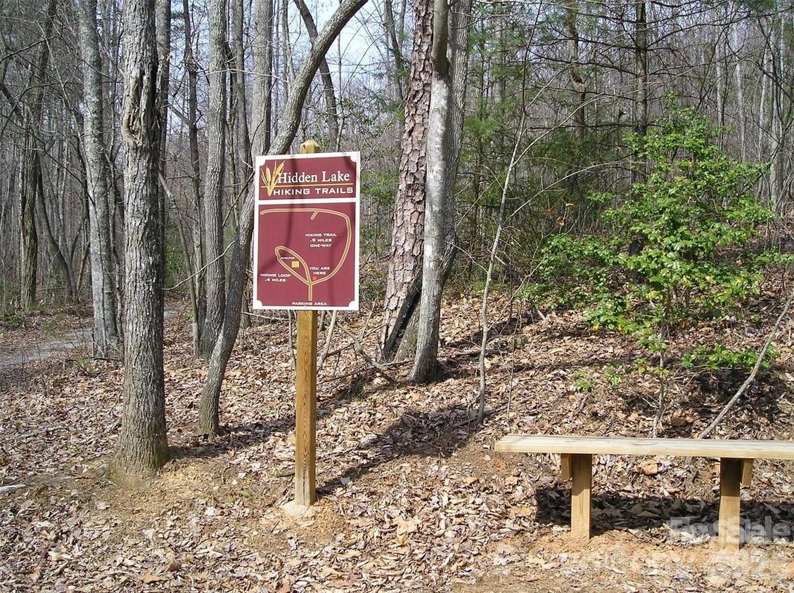 447 Hidden Lake Parkway — Nebo