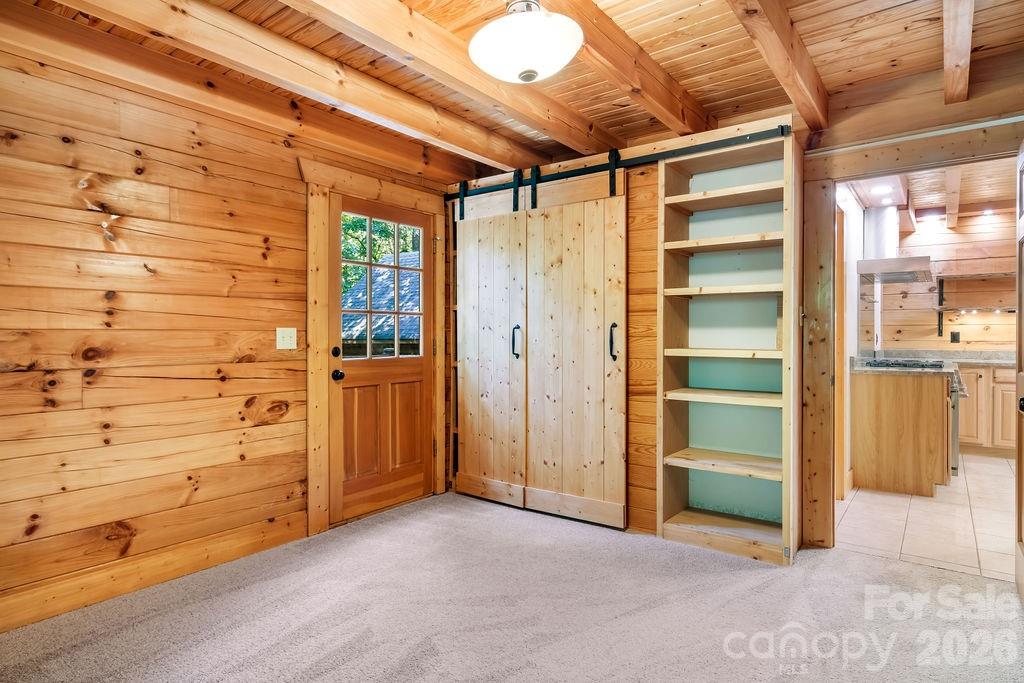 447 Hidden Lake Parkway — Nebo