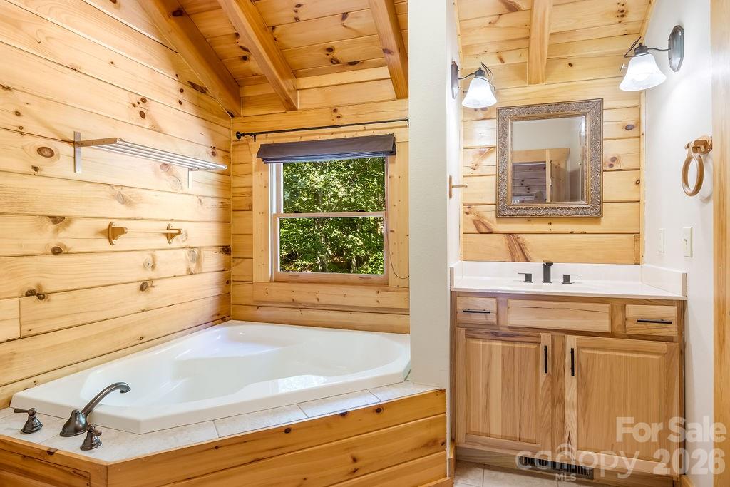 447 Hidden Lake Parkway — Nebo
