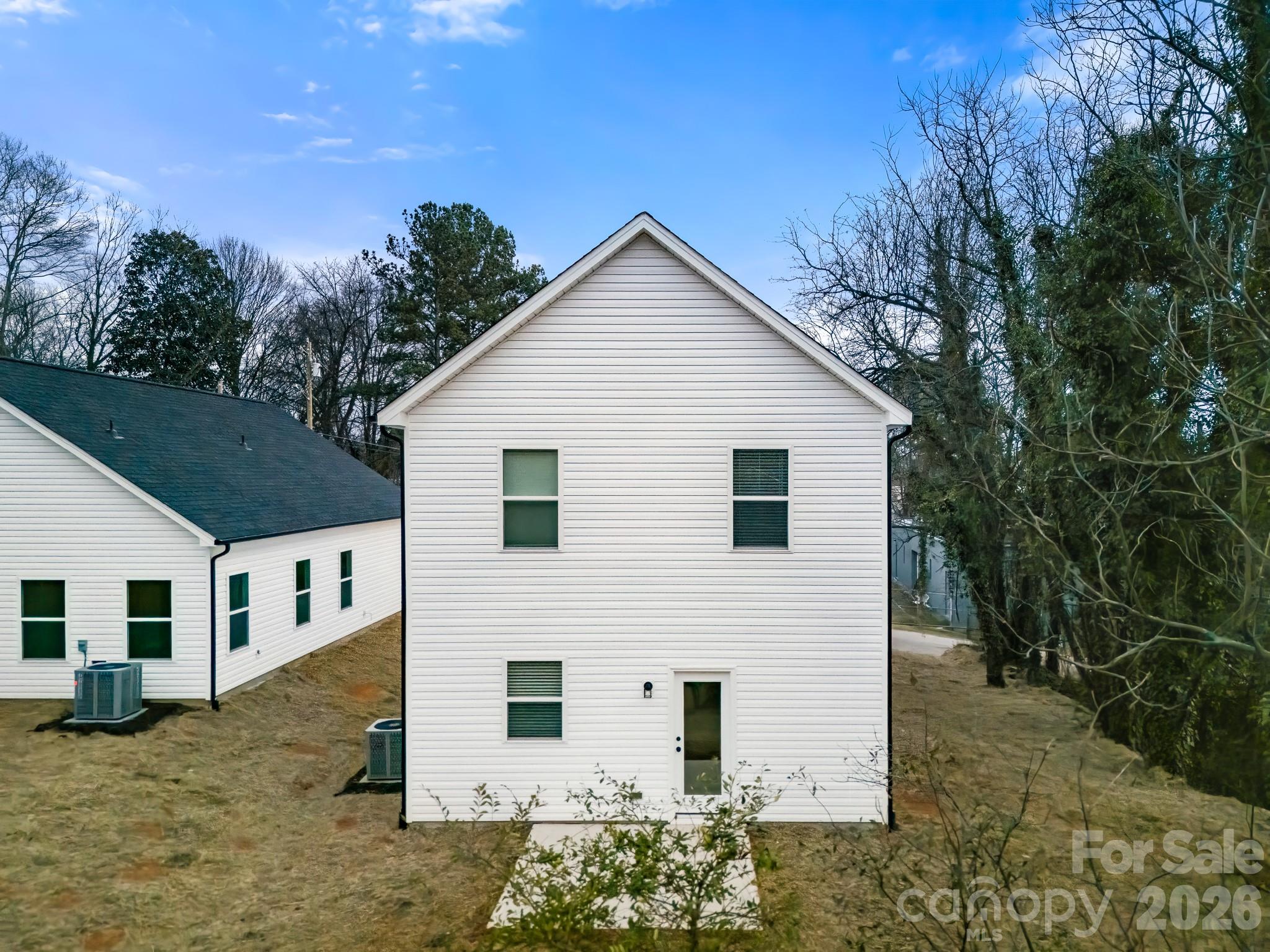 1566 7th Avenue Drive — Hickory