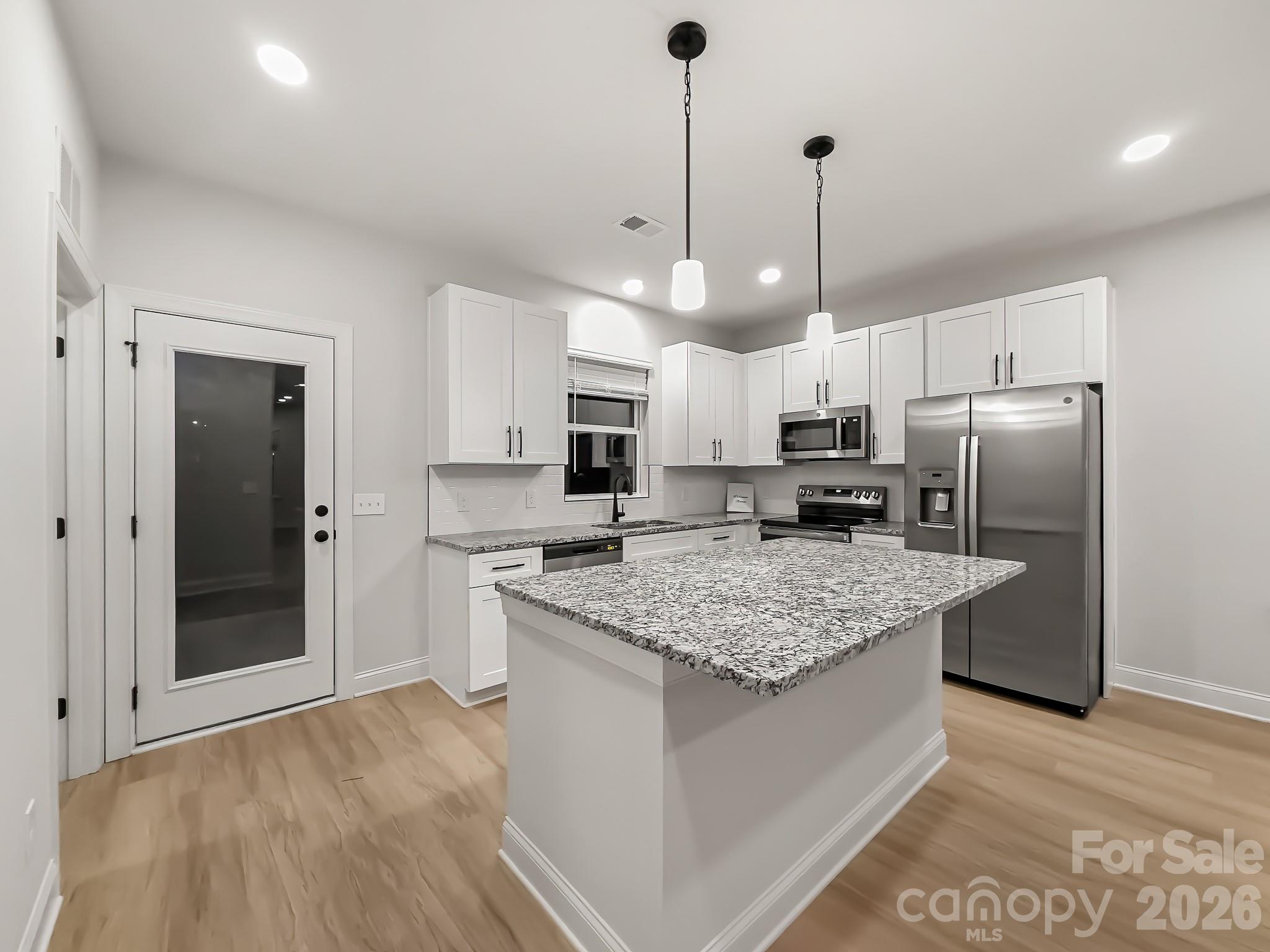 1566 7th Avenue Drive — Hickory