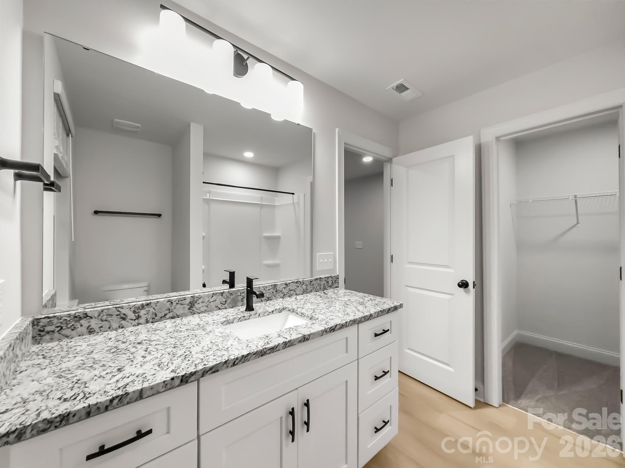 1566 7th Avenue Drive — Hickory