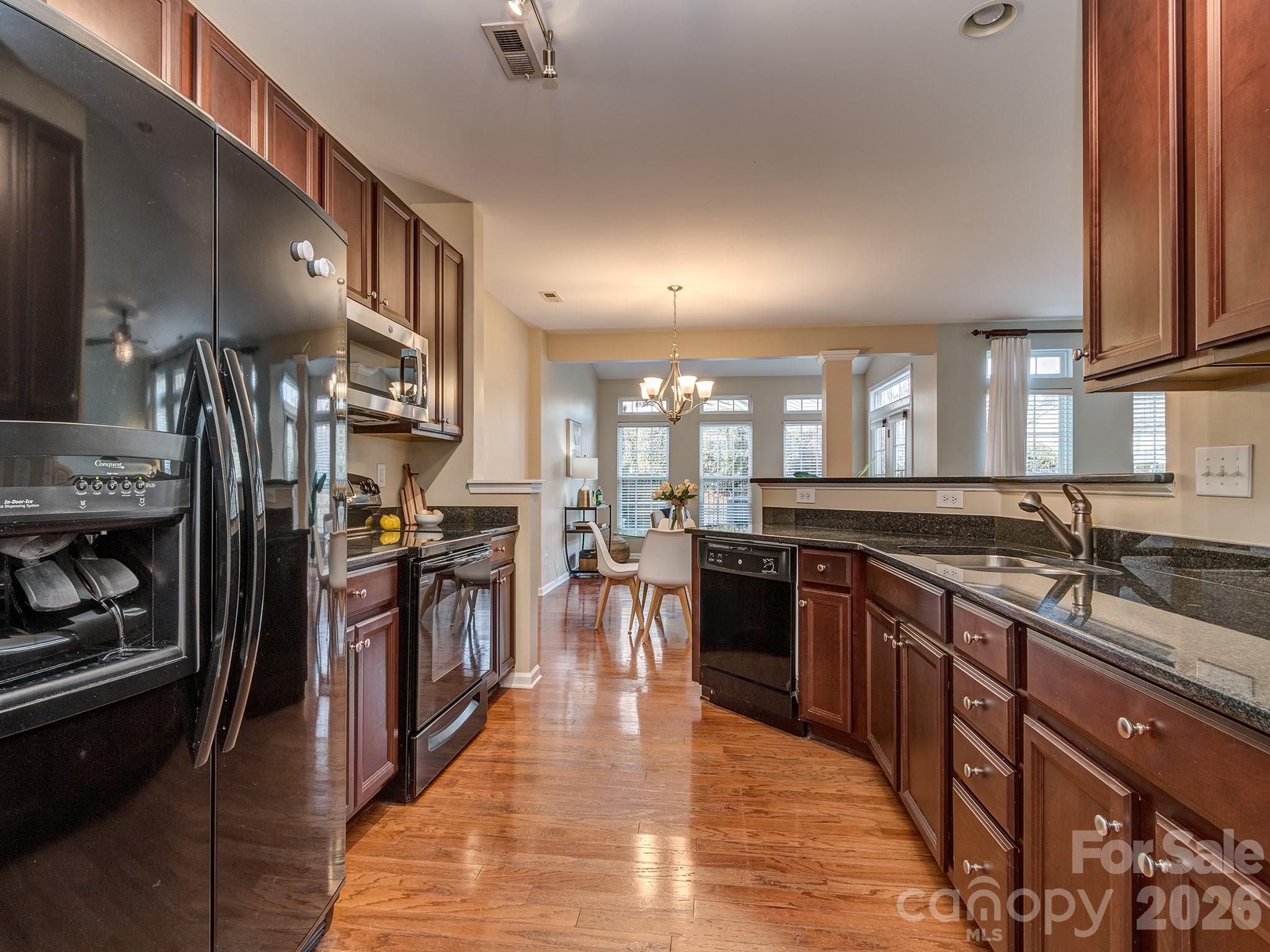 5922 Union Pacific Avenue — Charlotte