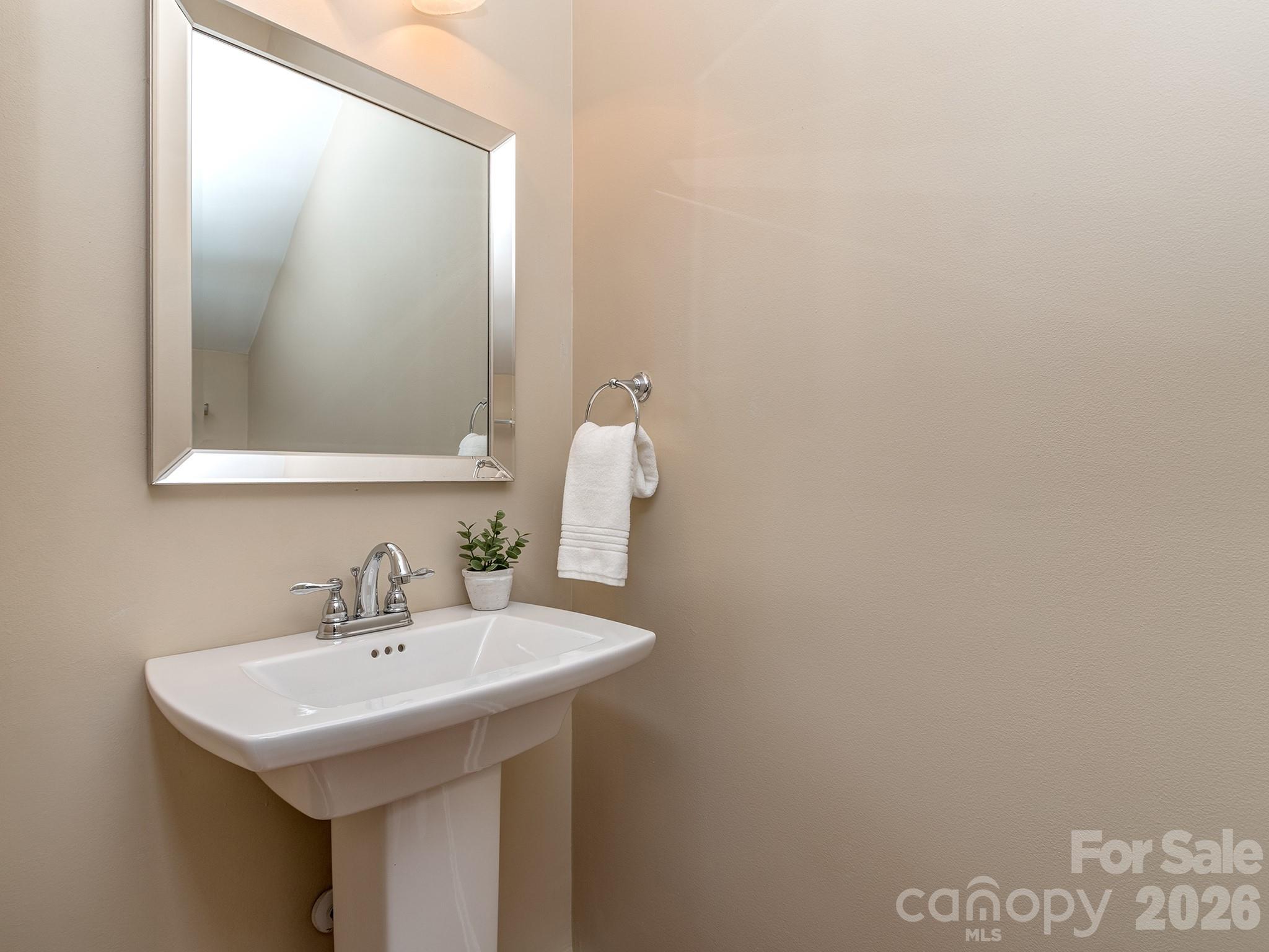 5922 Union Pacific Avenue — Charlotte