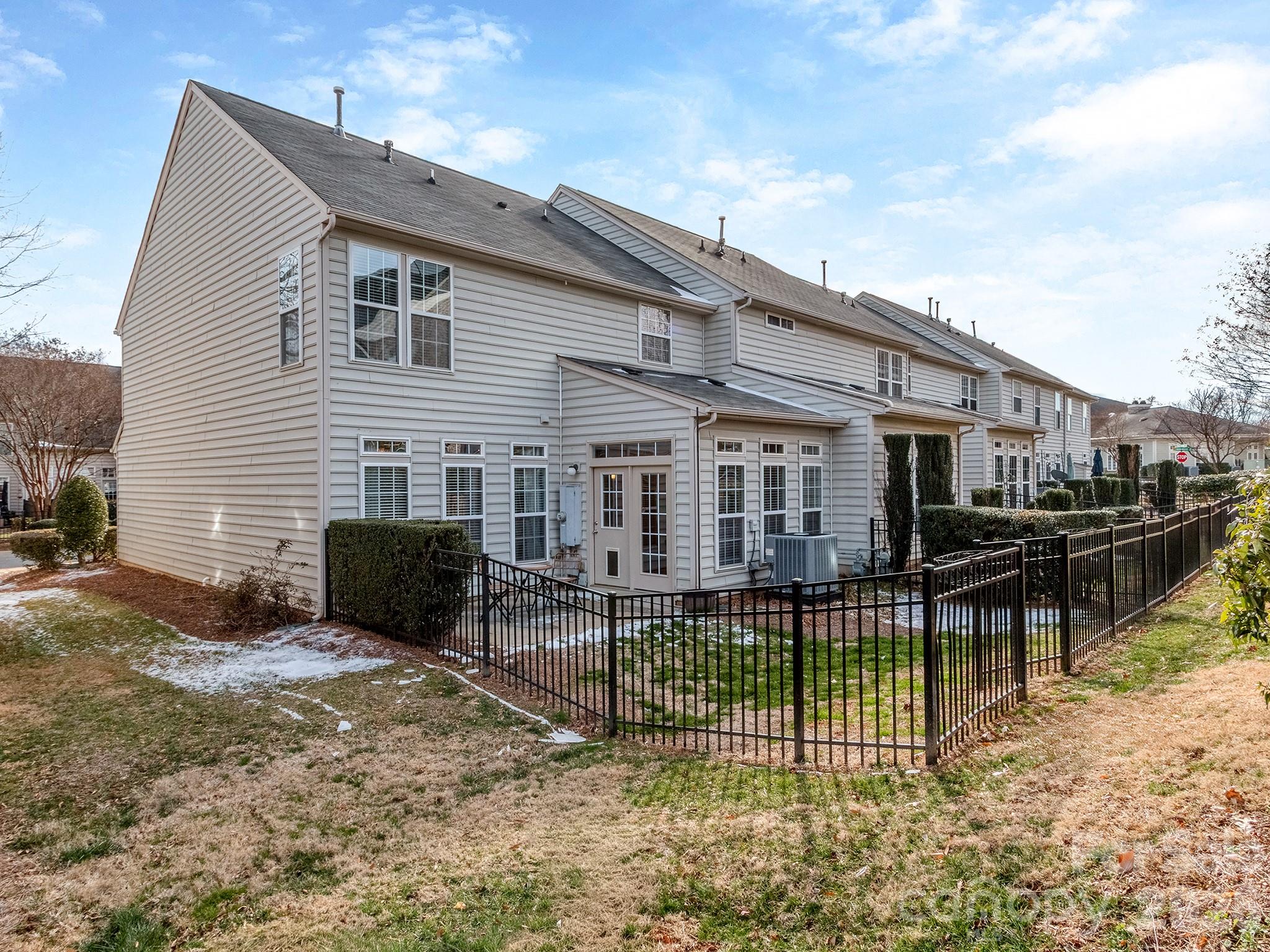 5922 Union Pacific Avenue — Charlotte