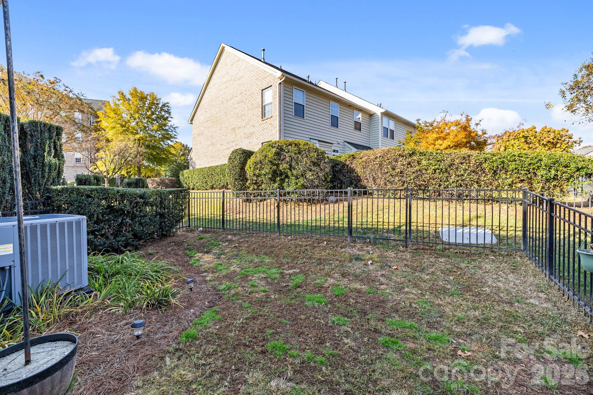5922 Union Pacific Avenue — Charlotte
