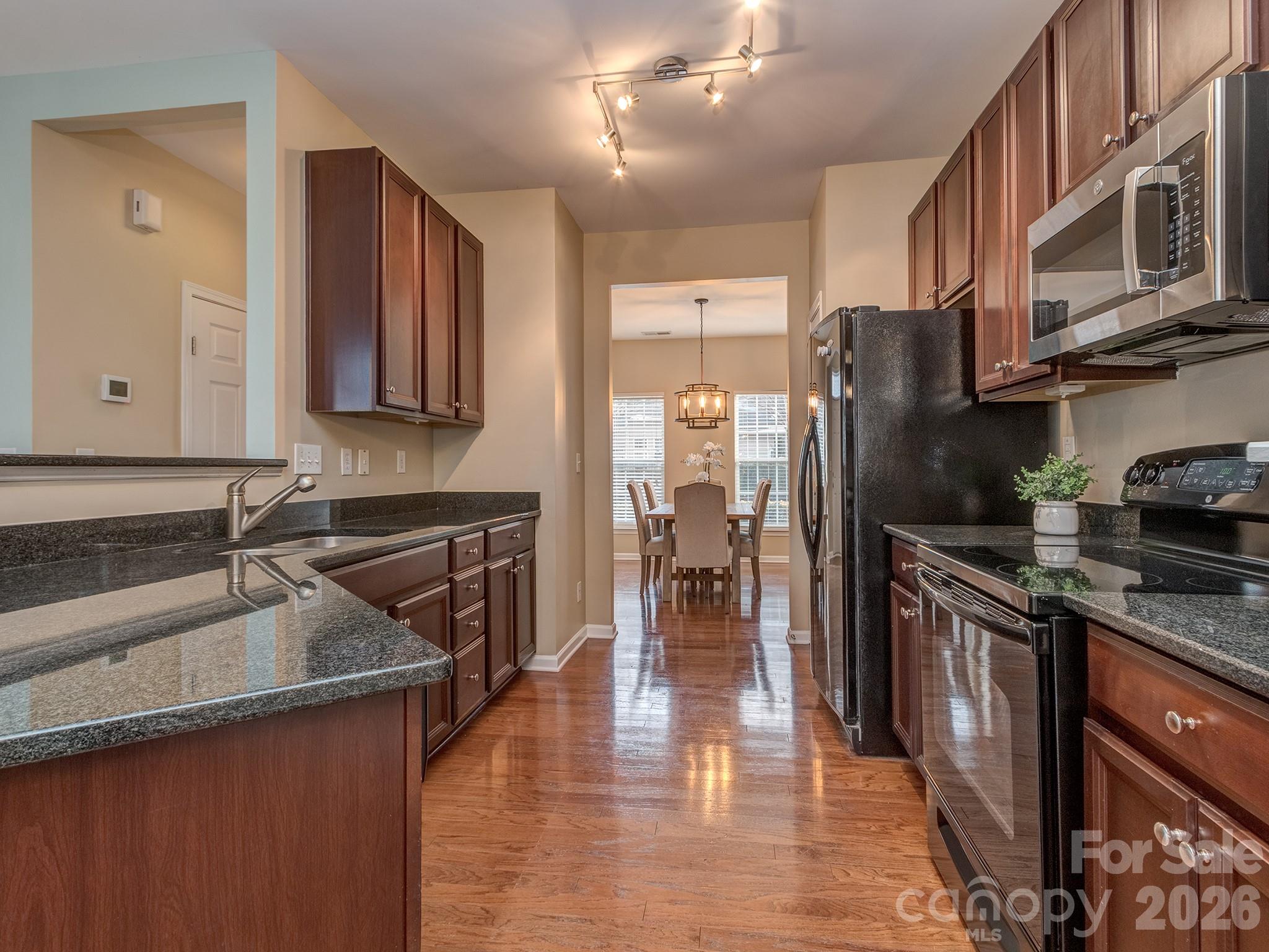 5922 Union Pacific Avenue — Charlotte
