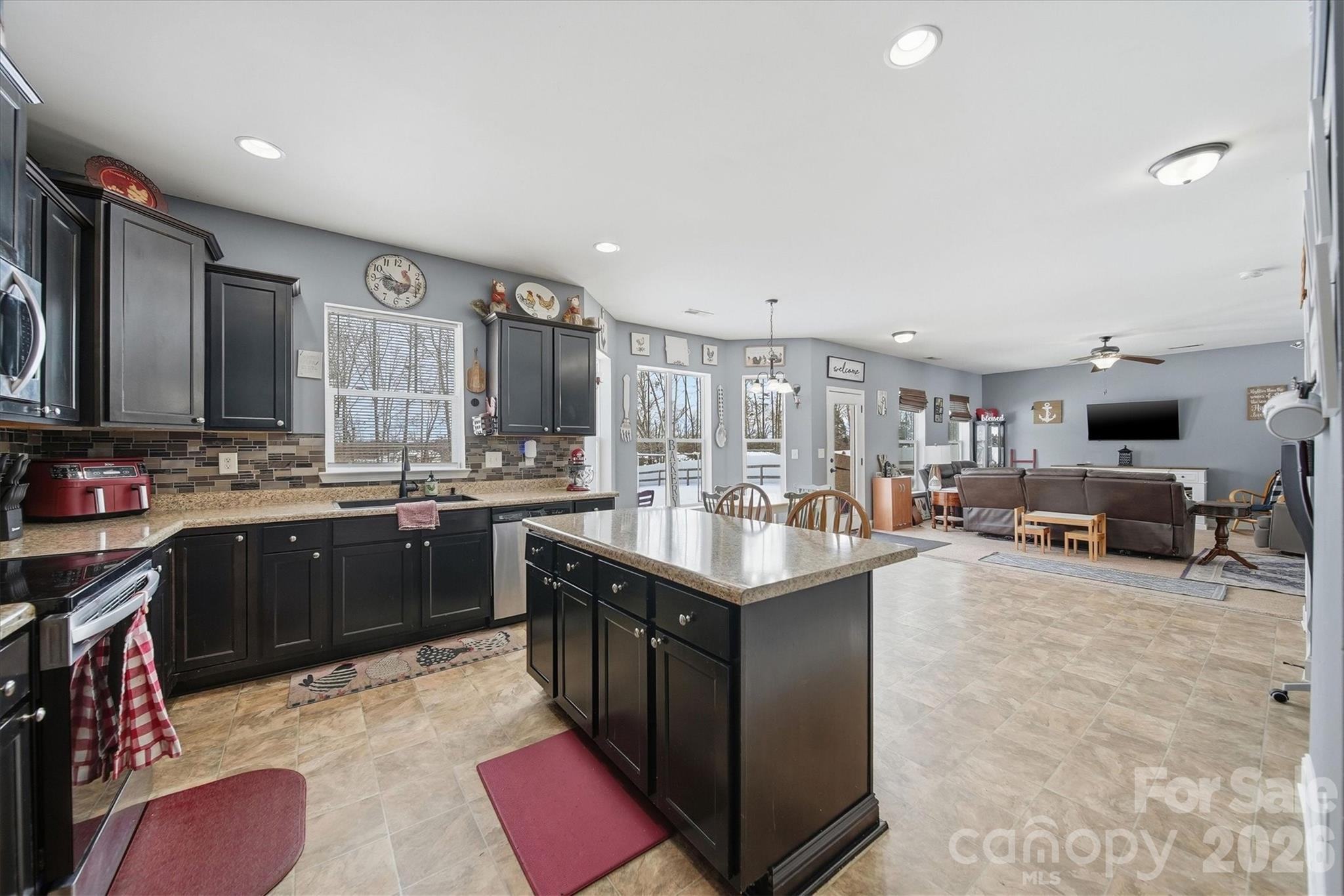 136 Mountain Island Drive — Statesville