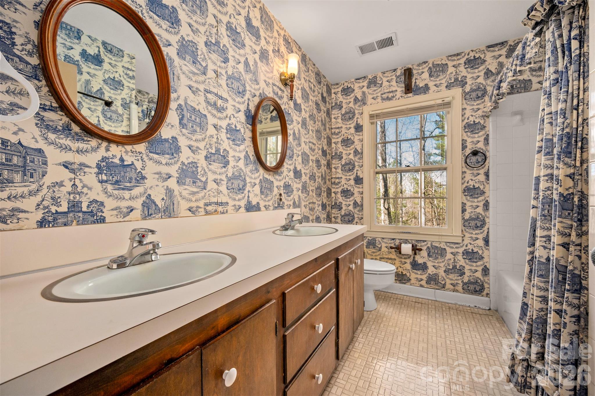 149 Woodbriar Drive — Forest City