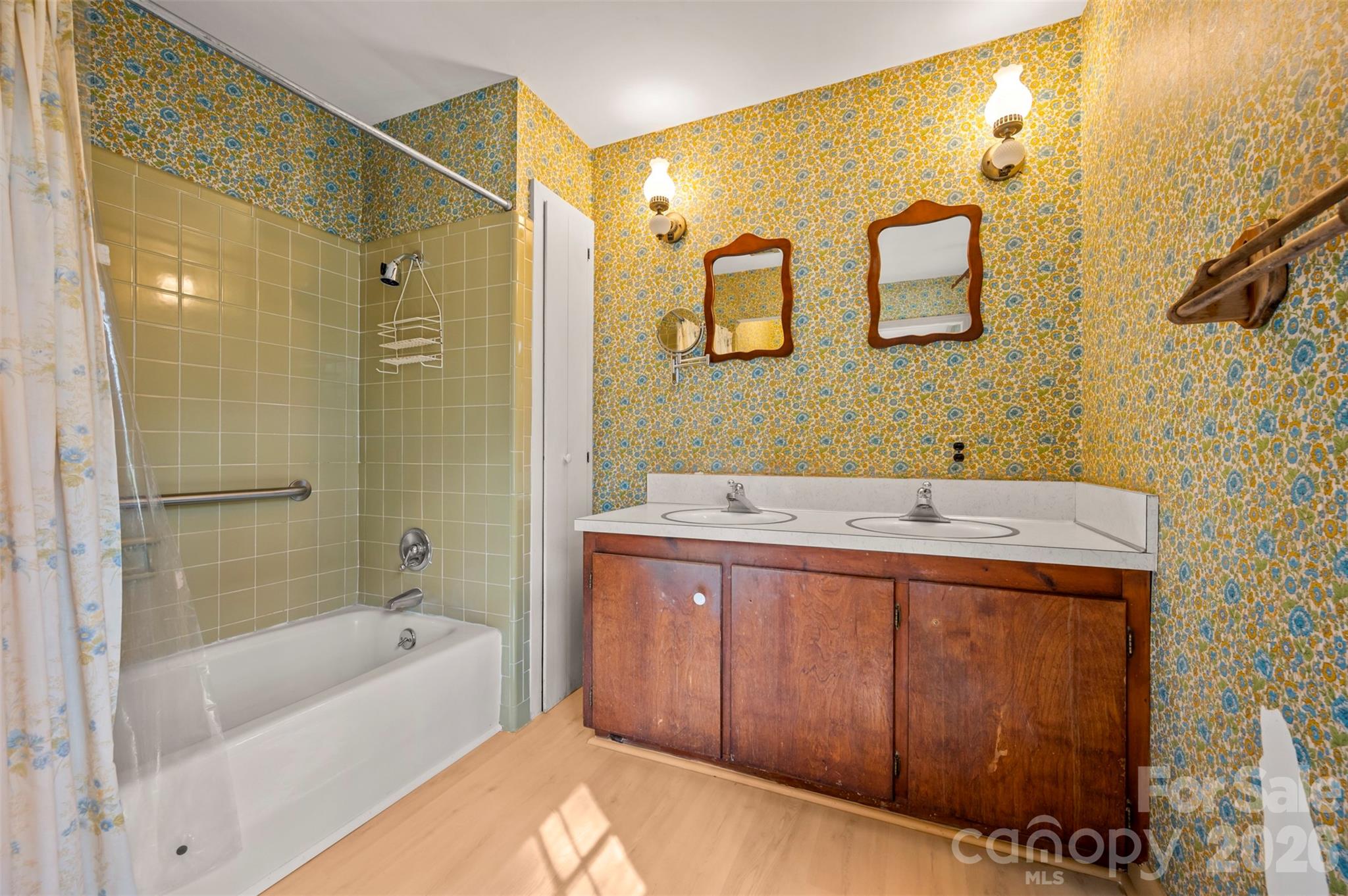 149 Woodbriar Drive — Forest City