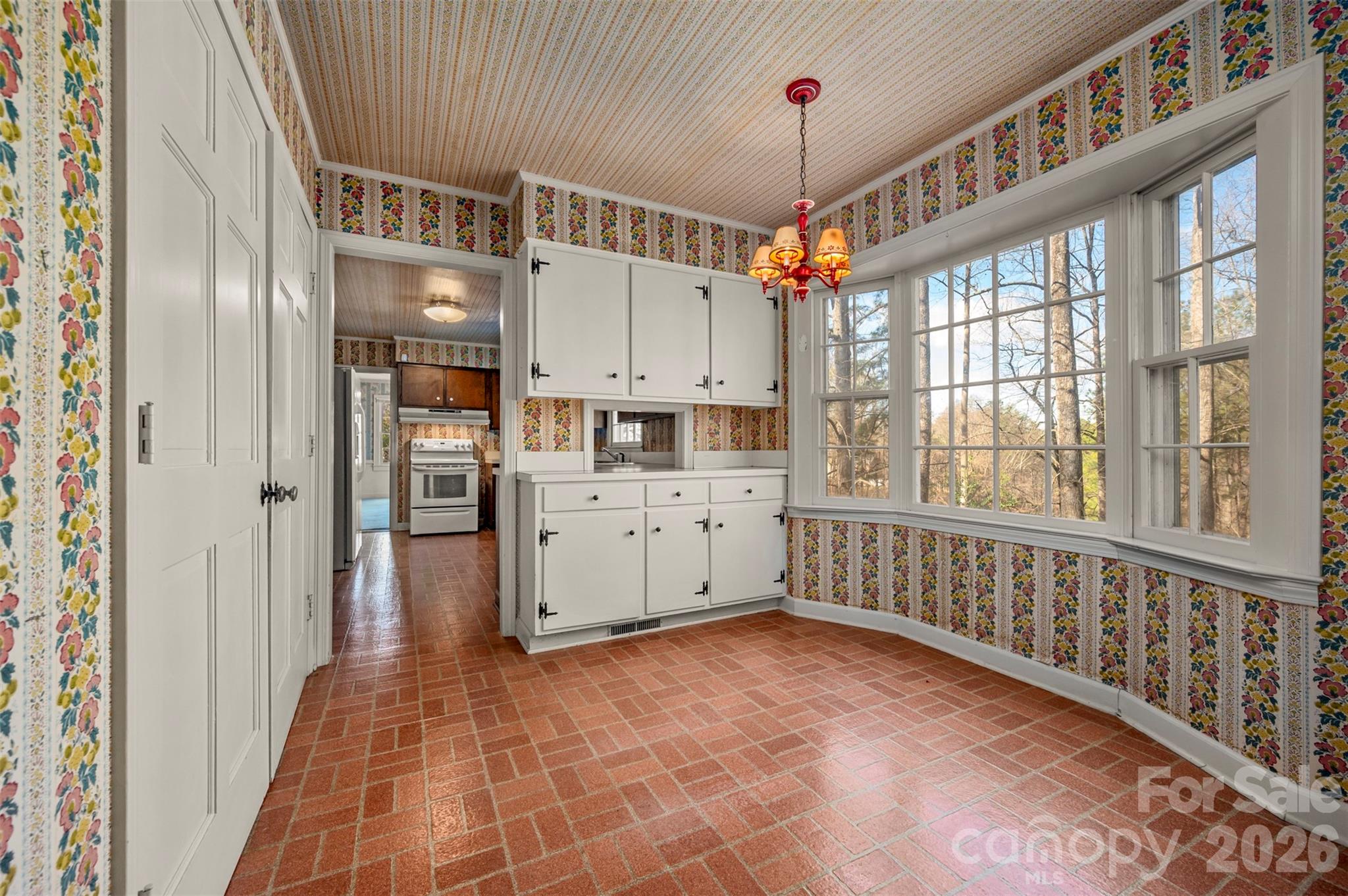 149 Woodbriar Drive — Forest City