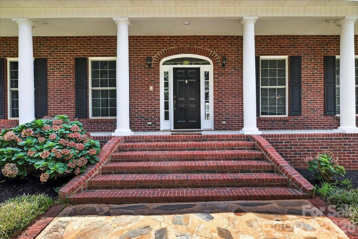 498 Johnson Dairy Road — Mooresville