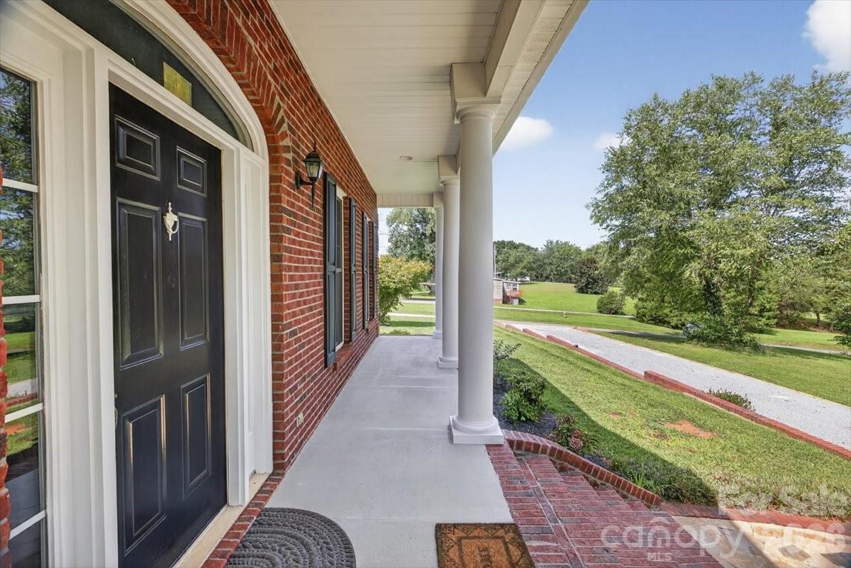 498 Johnson Dairy Road — Mooresville