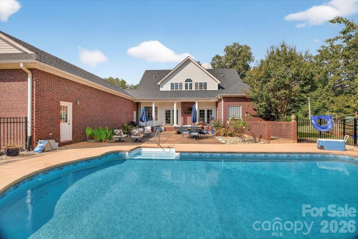 498 Johnson Dairy Road — Mooresville