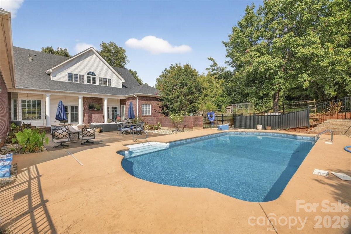 498 Johnson Dairy Road — Mooresville