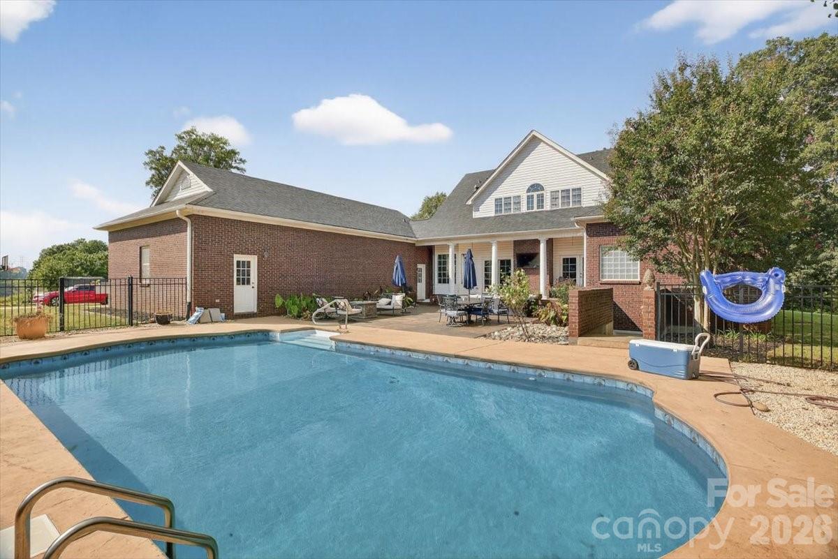 498 Johnson Dairy Road — Mooresville