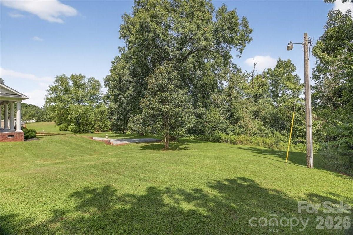 498 Johnson Dairy Road — Mooresville