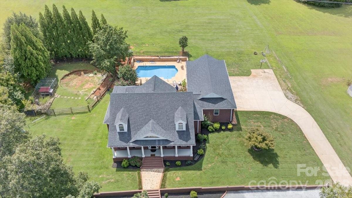 498 Johnson Dairy Road — Mooresville