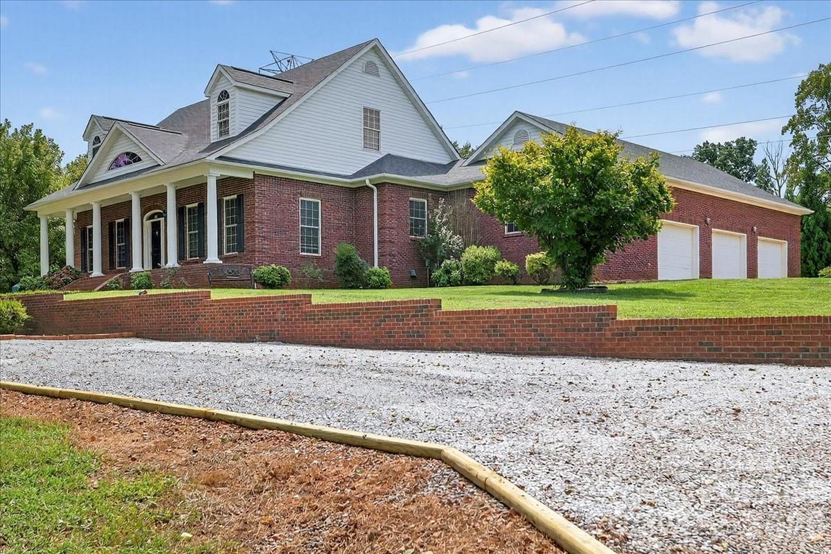 498 Johnson Dairy Road — Mooresville