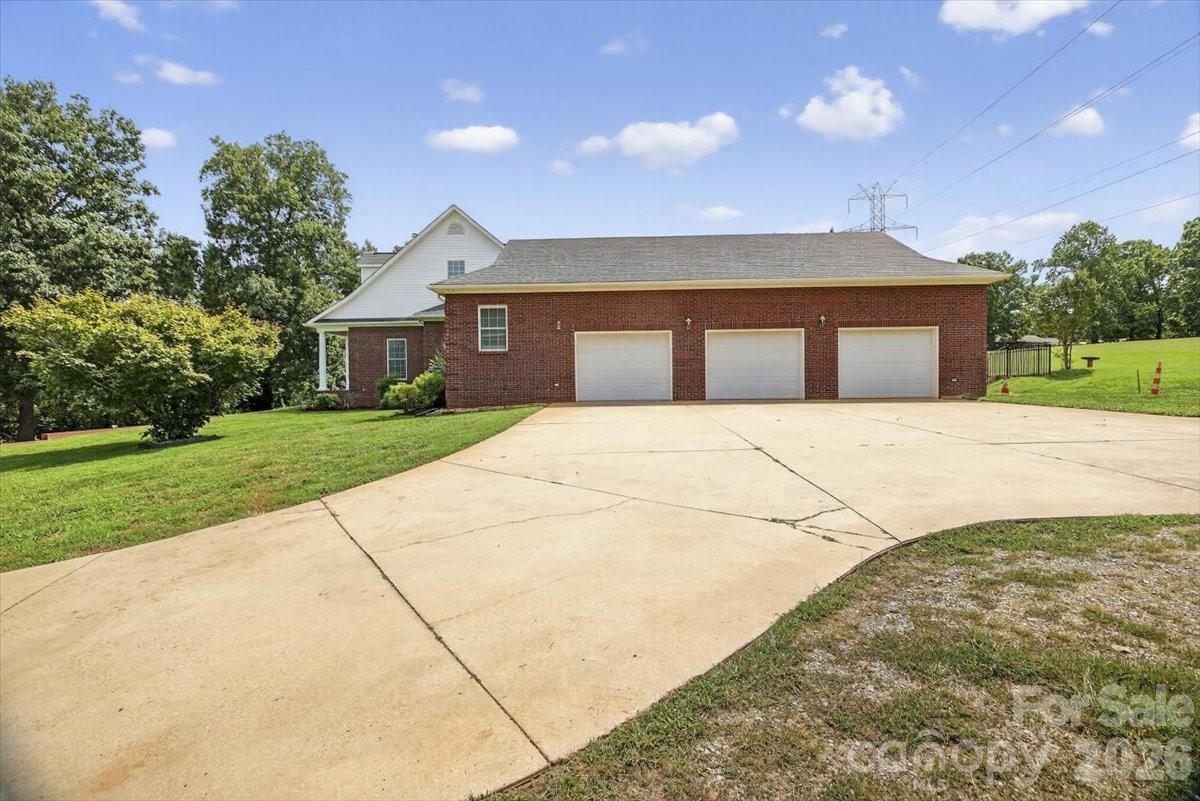 498 Johnson Dairy Road — Mooresville