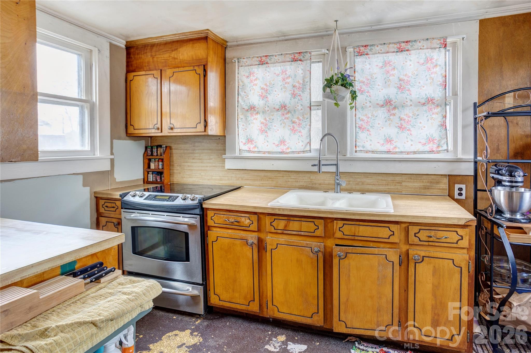402 N Salisbury Avenue — Spencer