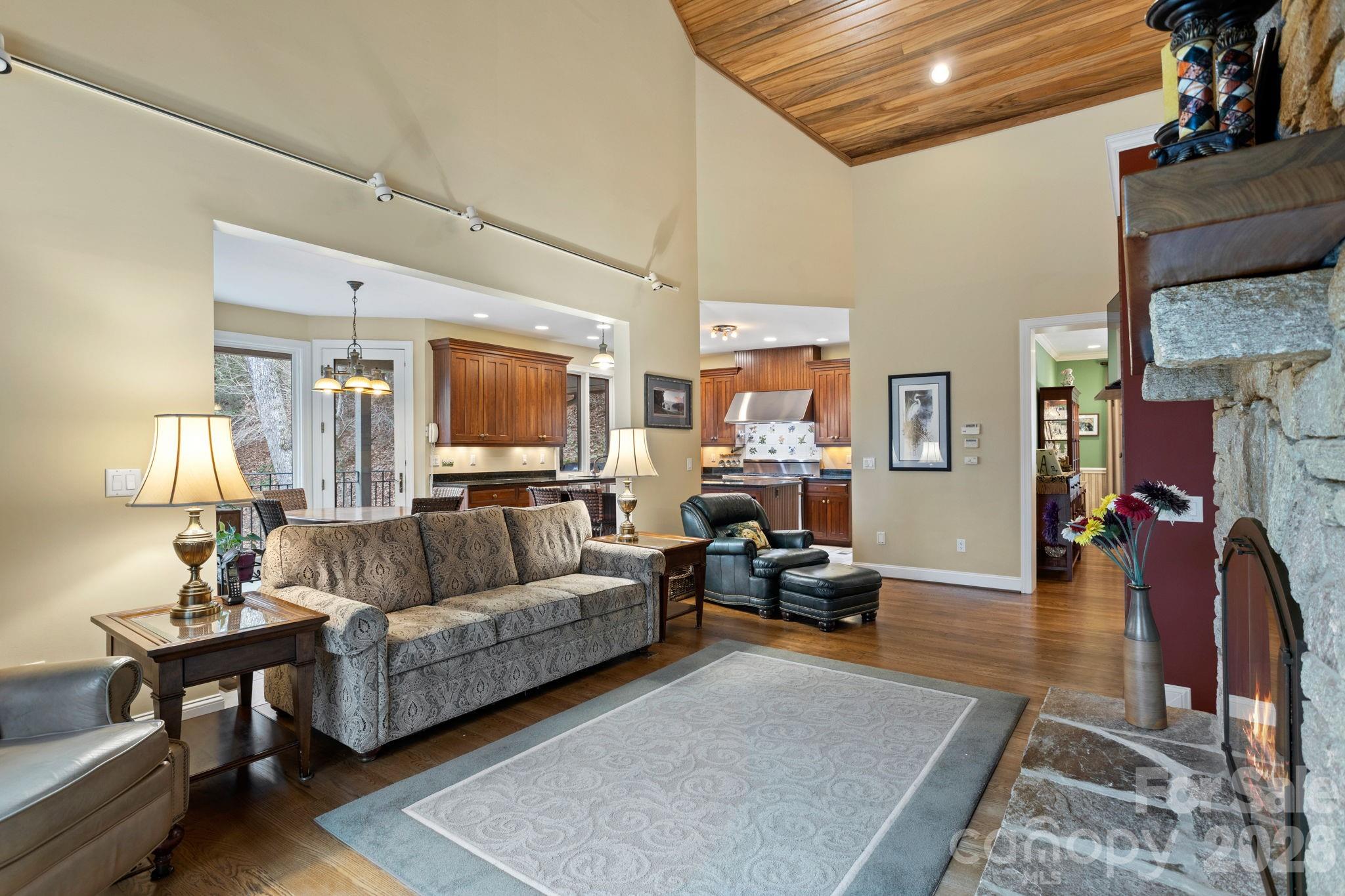 175 Overlook Drive — Flat Rock