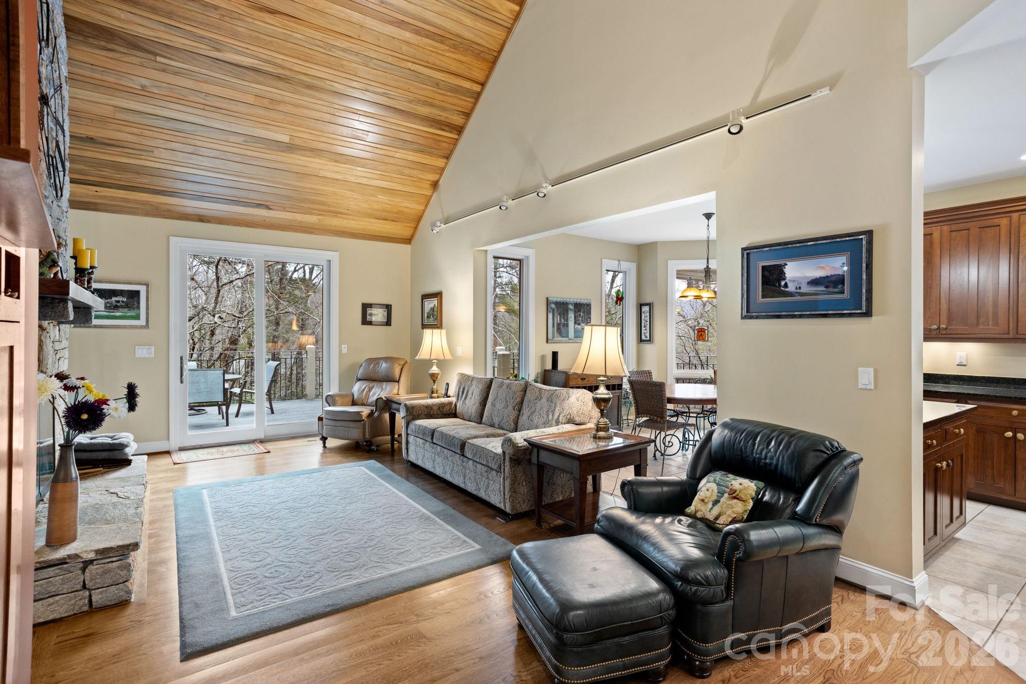 175 Overlook Drive — Flat Rock
