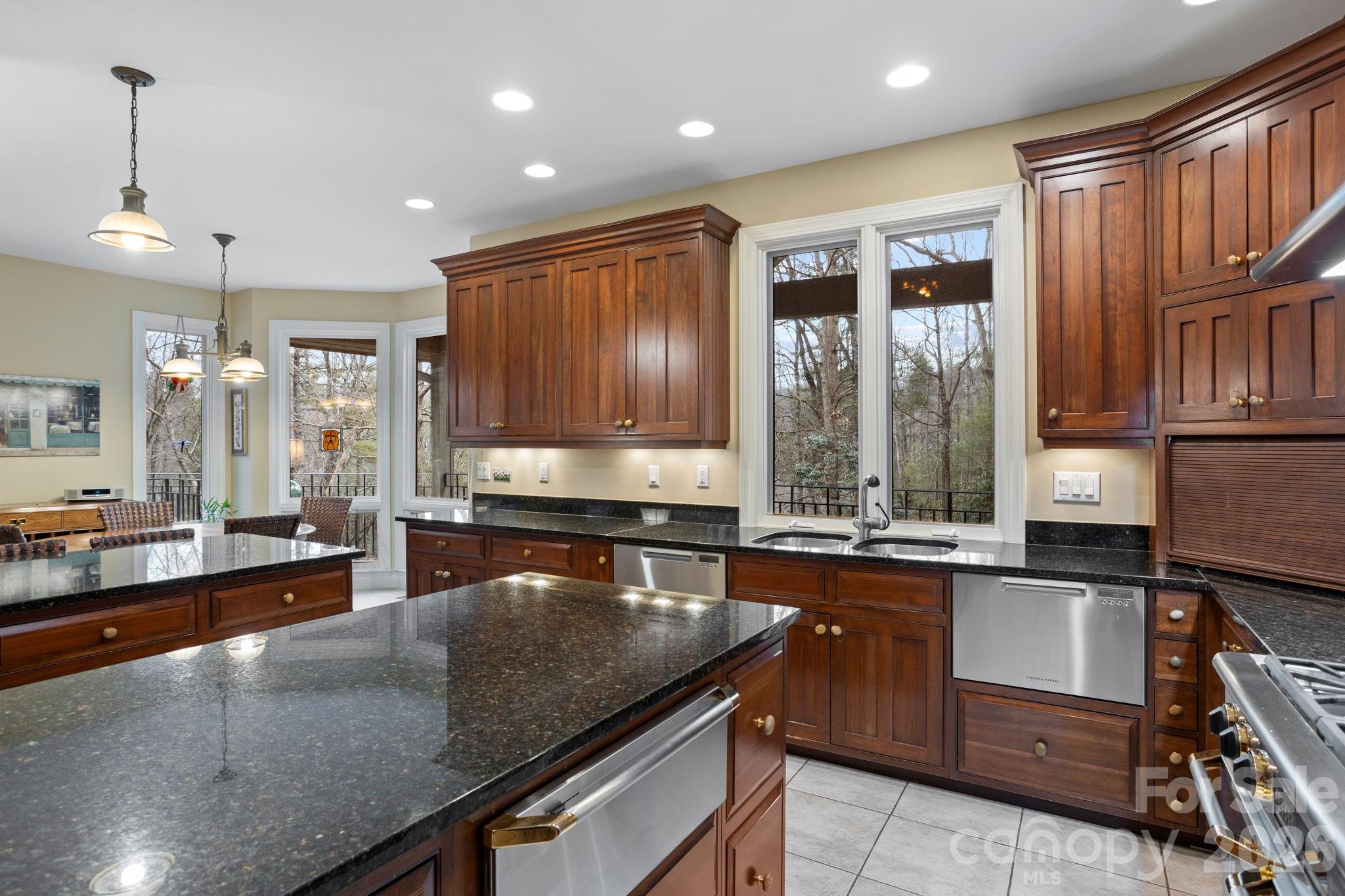 175 Overlook Drive — Flat Rock