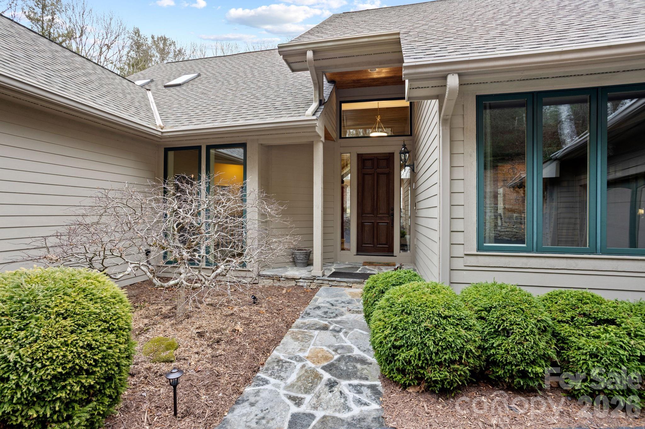 175 Overlook Drive — Flat Rock