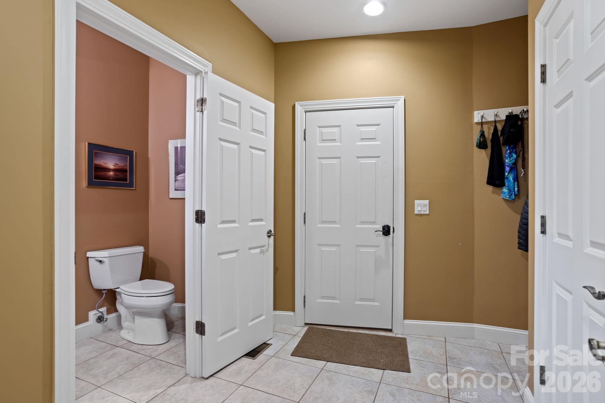175 Overlook Drive — Flat Rock